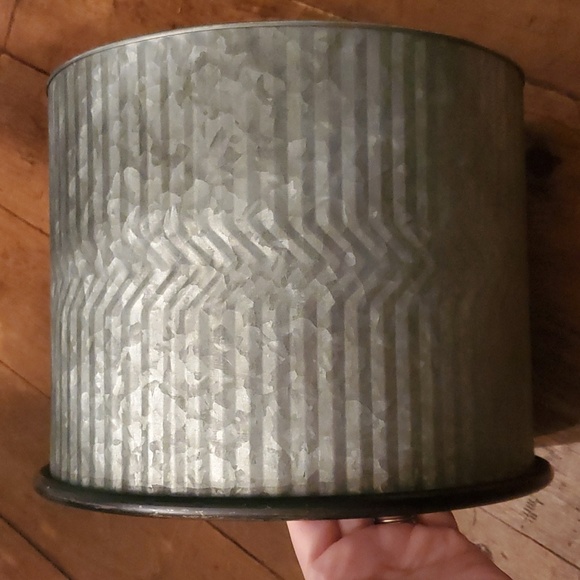 New metal tin with wood stand 27.4" planter - Picture 3 of 5